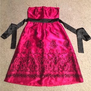 Forever 21 Holiday Red and Black Strapless Dress --- Size Small